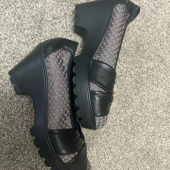 Bernie Mev size 9.5 shoes in excellent condition - Picture 3 of 8